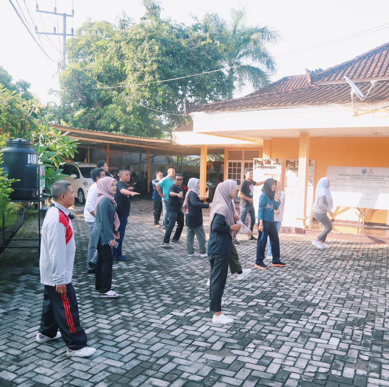 Gelar Senam Sehat, Cara Bawaslu Kota Mataram Tingkatkan Imunitas.