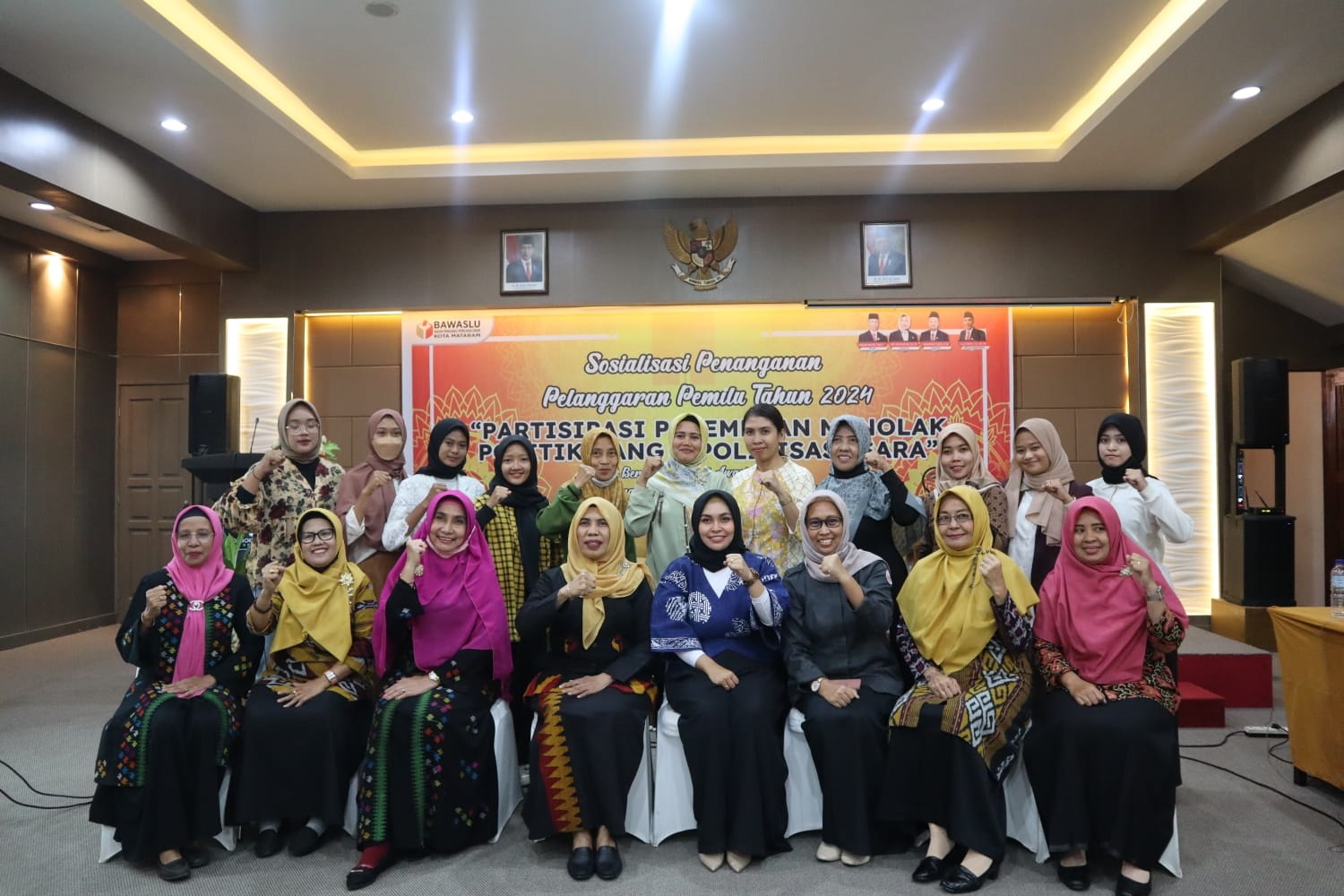 Sosialisasi Penanganan Pelanggaran, Bawaslu Komat Libatkan Perempuan.