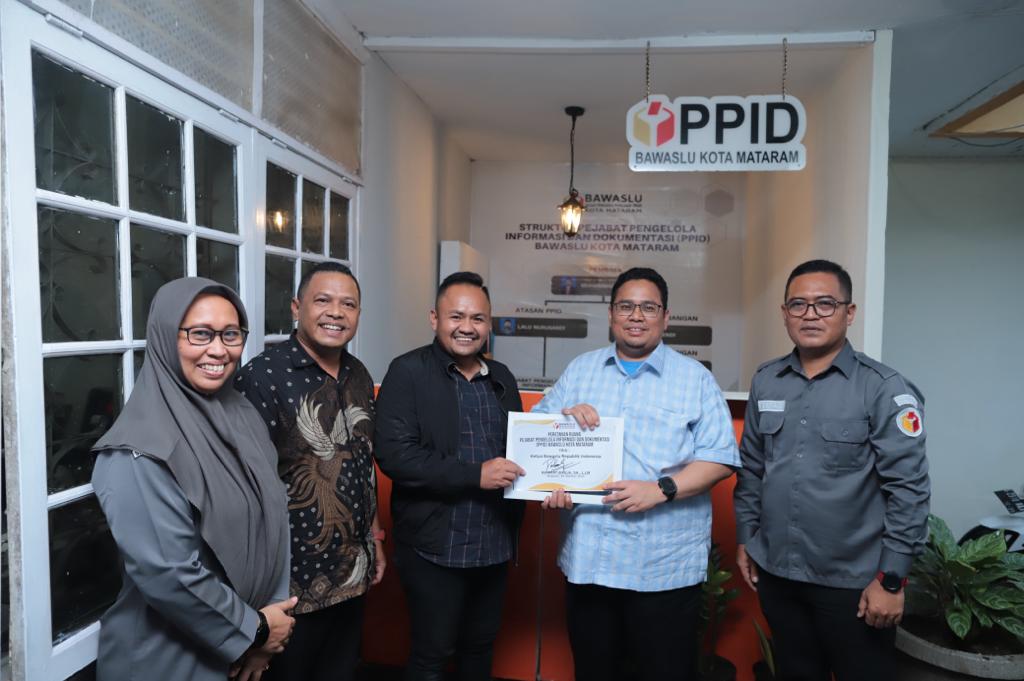 Ketua Bawaslu RI Ramat Bagja Resmikan PPID Bawaslu Kota Mataram.