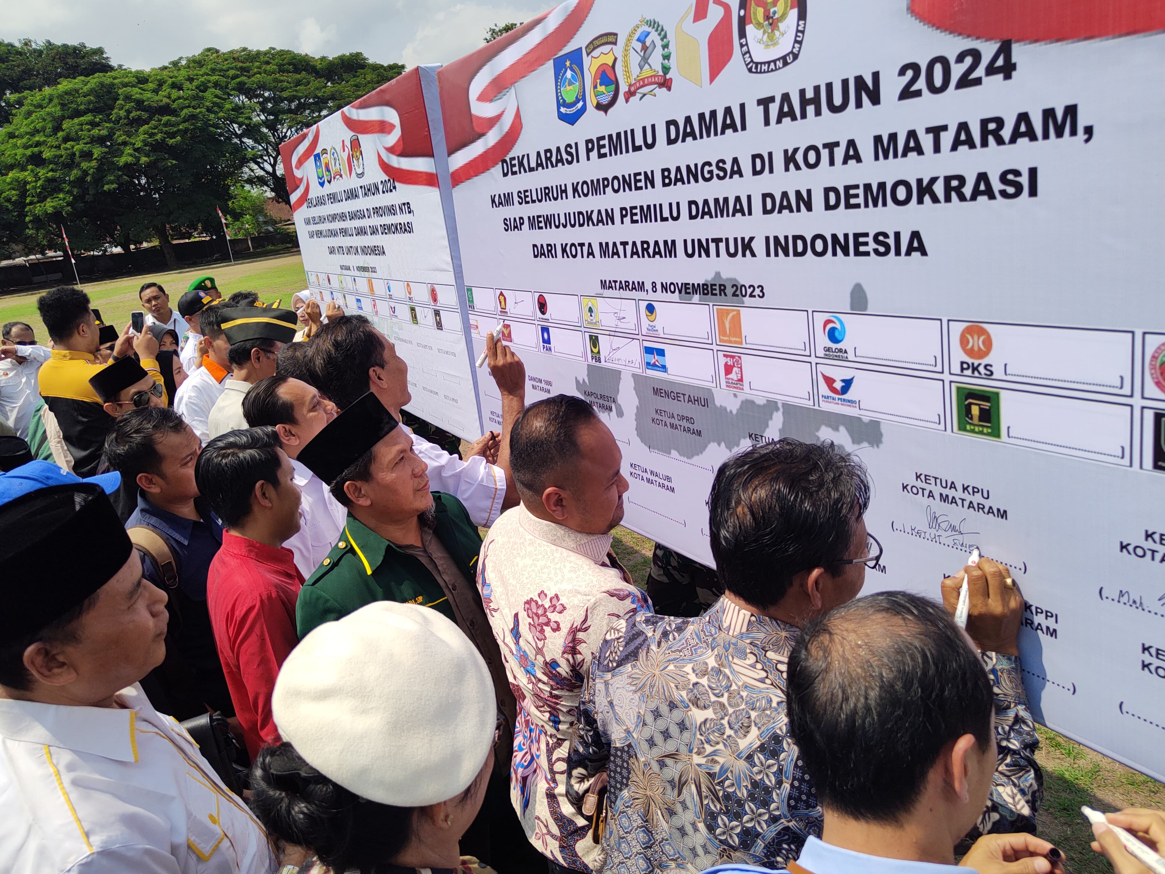 Hadiri Apel Gelar Pasukan Pengamanan Pemilu, Bawaslu Kota Mataram Apresiasi Komitmen Kodim 1606/Mataram Sukseskan Pemilu.