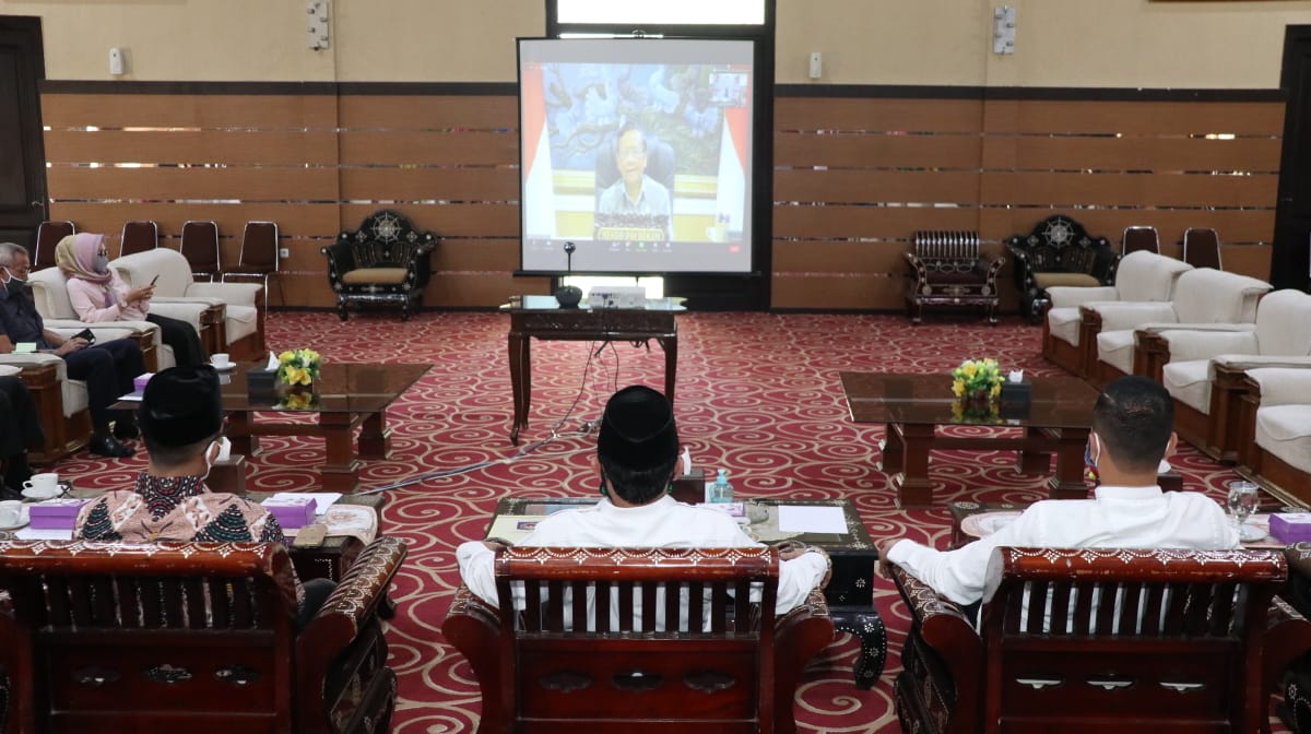 Daring Persiapan Pilkada Tahun 2020; Pemerintah Anggarkan APD untuk Penyelenggara Pemilu.