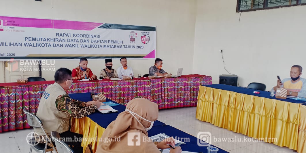 Persiapan Penyusunan Daftar Pemilih, Bawaslu Kota Mataram Hadiri Rakor KPU Kota Mataram.