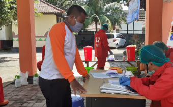 Semarak HUT Bawaslu Ke-12 : PMI Kekurangan Stok Darah, Bawaslu Kota Mataram, Laksanakan Aksi Donor Darah.