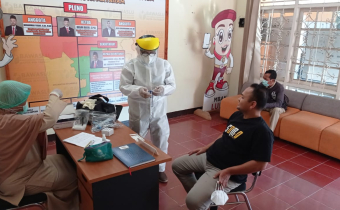Pastikan Bebas Dari Covid-19, Bawaslu Kota Mataram Gelar Rapid Test.