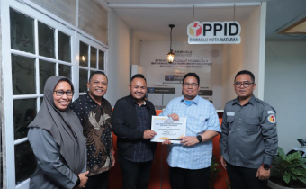 Ketua Bawaslu RI Ramat Bagja Resmikan PPID Bawaslu Kota Mataram.