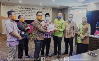 Bawaslu Kota Mataram Beri Rekomendasi ke KPU Komat saat Pleno Terbuka Hasil Verfak Bapaslon Perseorangan.