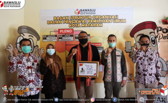 Jelang Pilkada, Fritz Edward Siregar, Berkunjung ke Bawaslu Komat Semangati Jajaran Pengawas.